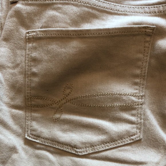 Capris tan made by Levi’s Modern Crop size 12 - Picture 7 of 9